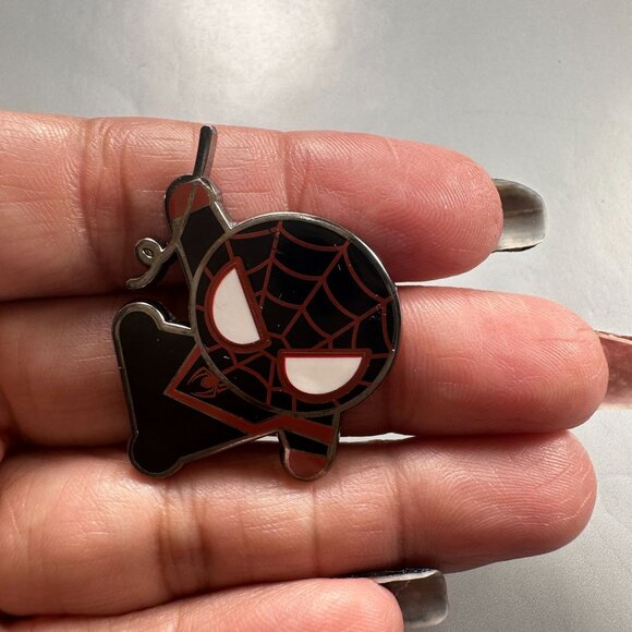 Disney Spider Man Trading Pin Venom Villain Badge Lapel Pin Brooch Accessories - Picture 7 of 9